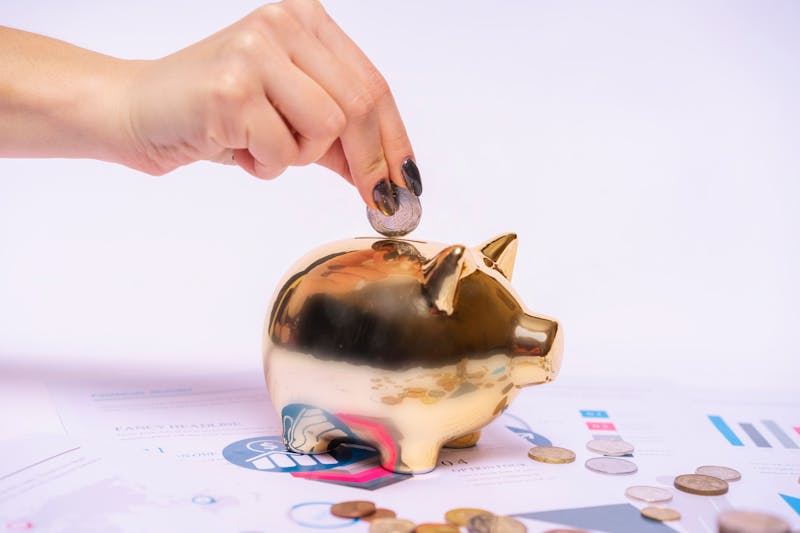 毎月お金が足りない…生活費の見直し方法をロジカル先輩に論理的に教わった